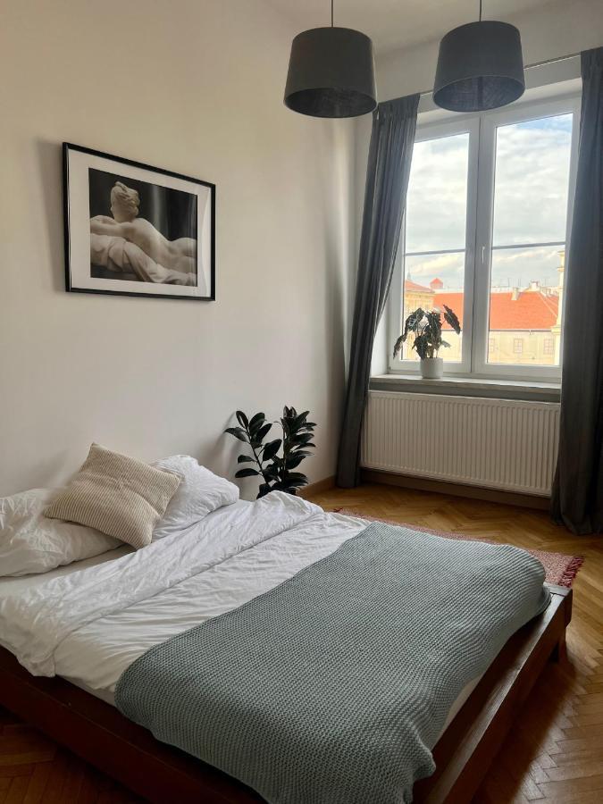 Chic Apartment In The Center Of Cracow Krakow Bagian luar foto
